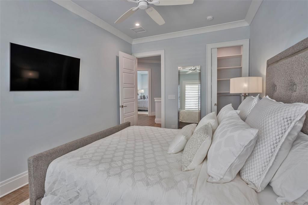 Recently Sold: $2,200,000 (3 beds, 2 baths, 2586 Square Feet)