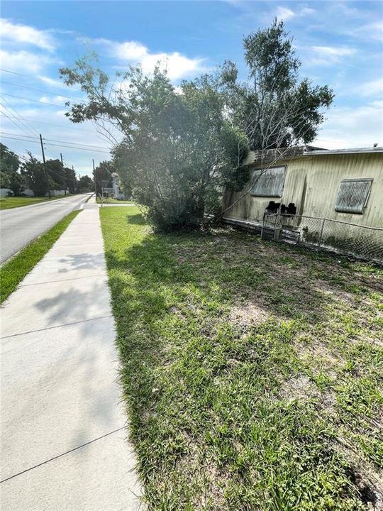 Side of home runs along desirable 17th St with Sidewalks