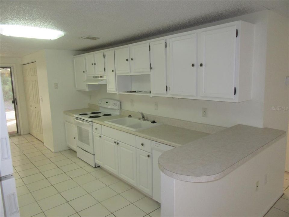 Recently Rented: $1,300 (2 beds, 2 baths, 1032 Square Feet)