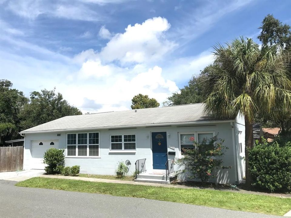 Recently Rented: $2,450 (2 beds, 1 baths, 988 Square Feet)