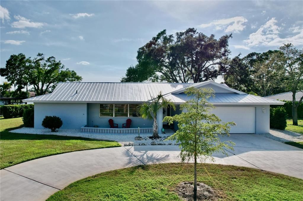 Recently Sold: $817,000 (4 beds, 3 baths, 2463 Square Feet)