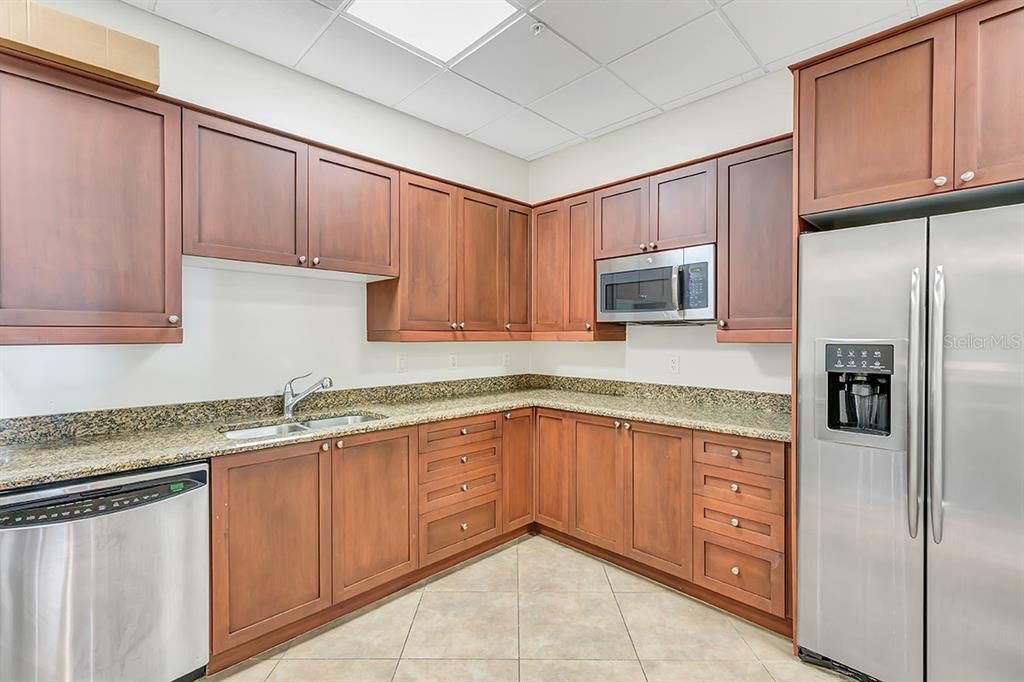 Recently Sold: $415,000 (1 beds, 2 baths, 1400 Square Feet)