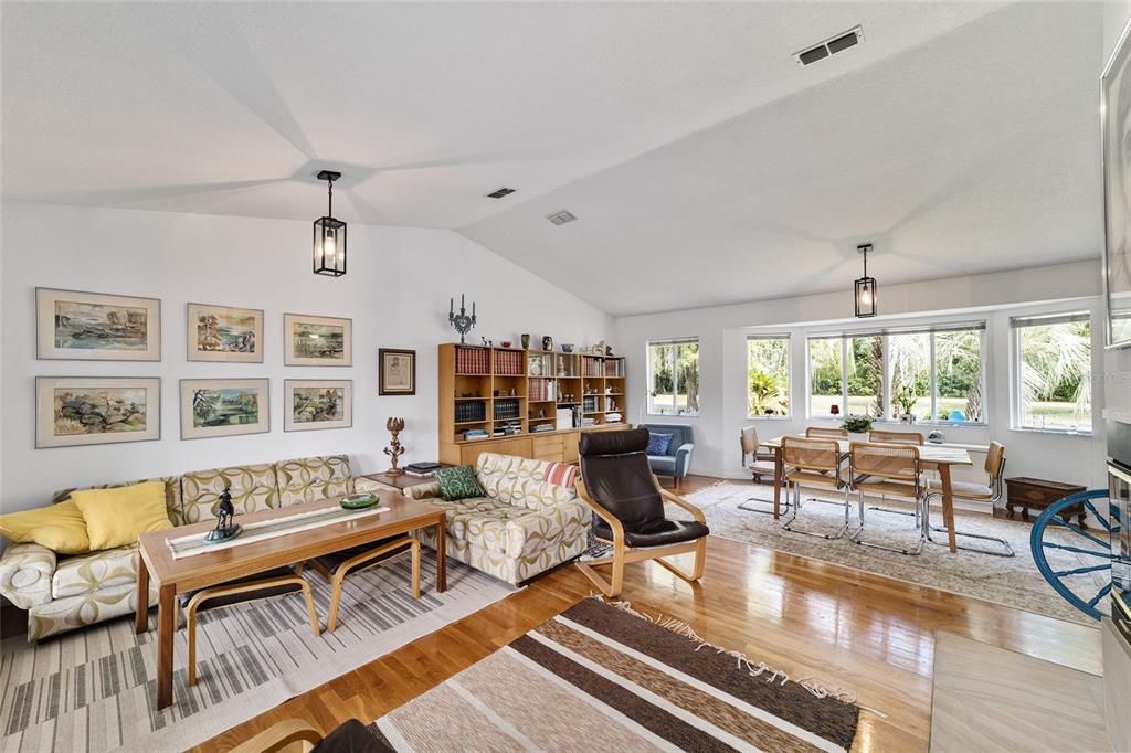 Recently Sold: $785,000 (2 beds, 2 baths, 1449 Square Feet)