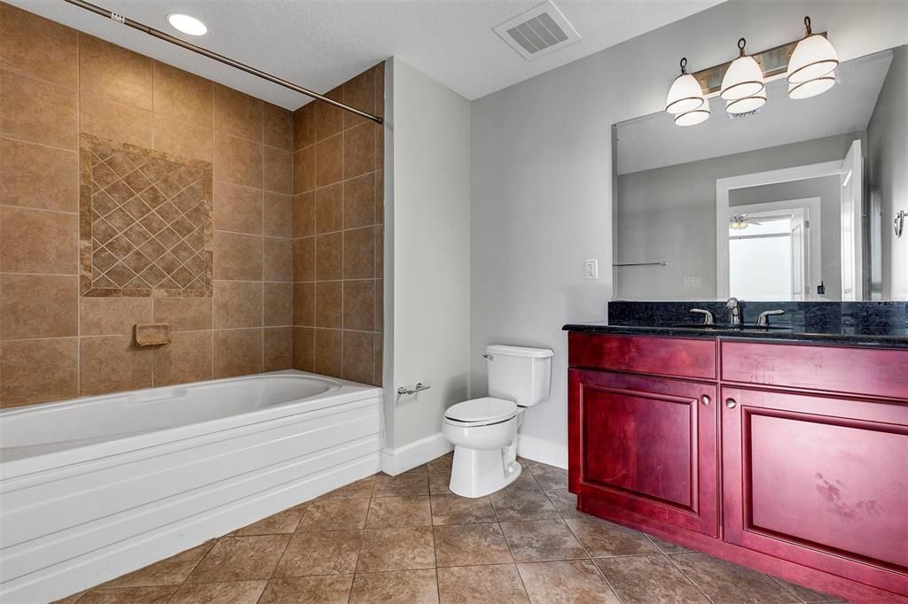 最近售出: $389,000 (2 贝兹, 2 浴室, 1255 平方英尺)