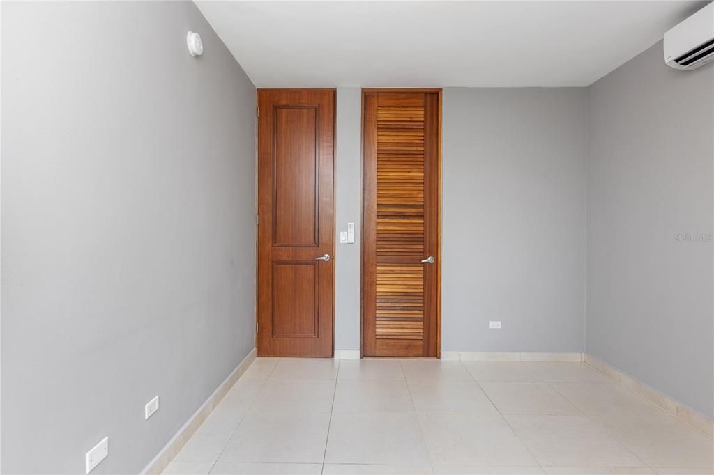 Vendido Recientemente: $875,000 (4 camas, 3 baños, 2603 Pies cuadrados)