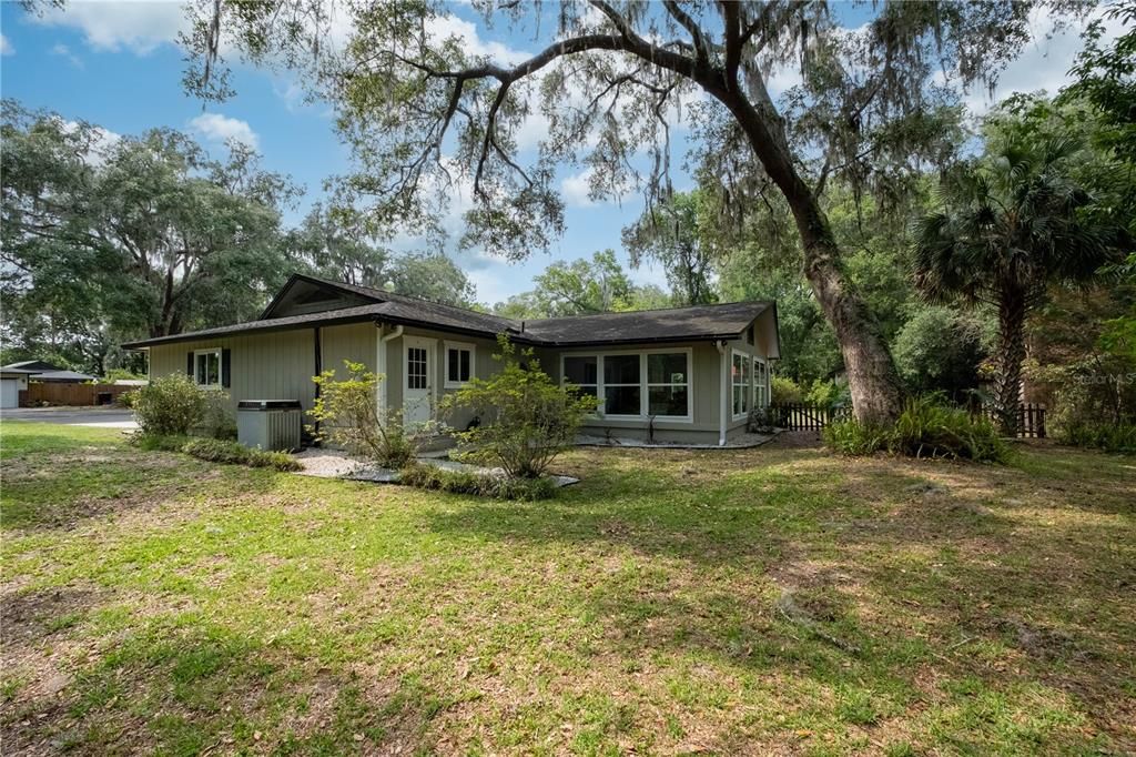 Recently Sold: $450,000 (4 beds, 2 baths, 2387 Square Feet)