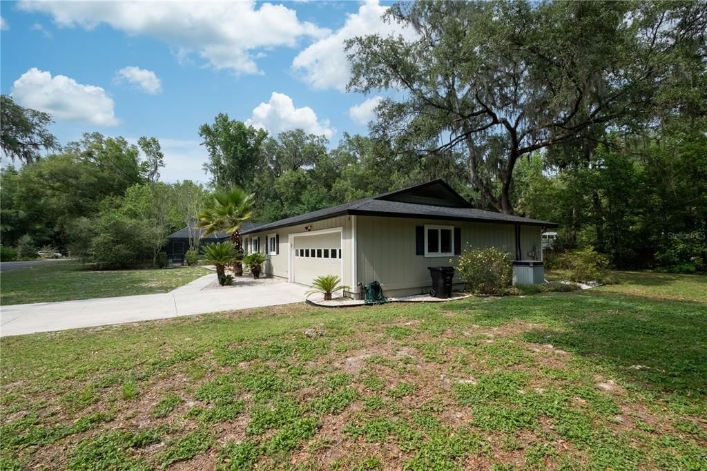 Recently Sold: $450,000 (4 beds, 2 baths, 2387 Square Feet)