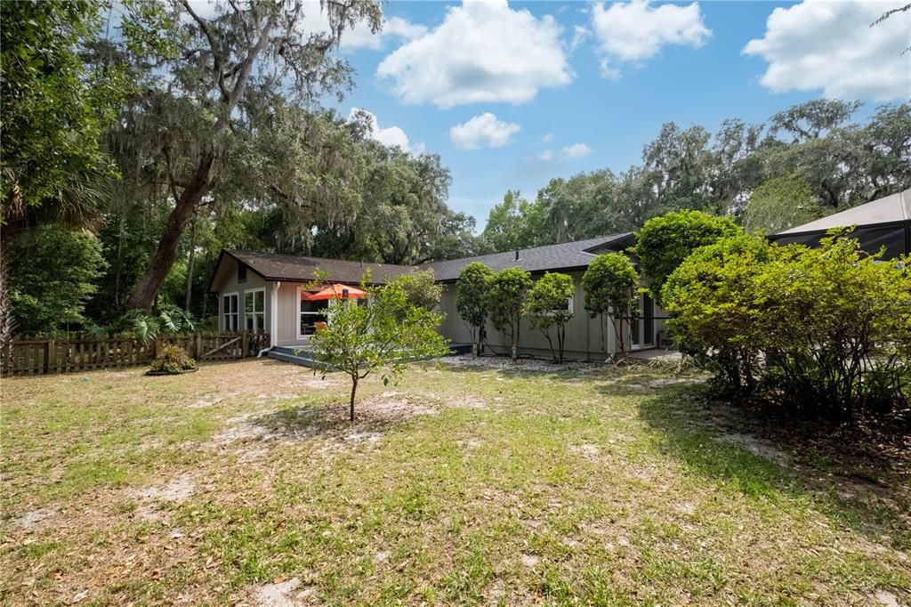 Recently Sold: $450,000 (4 beds, 2 baths, 2387 Square Feet)