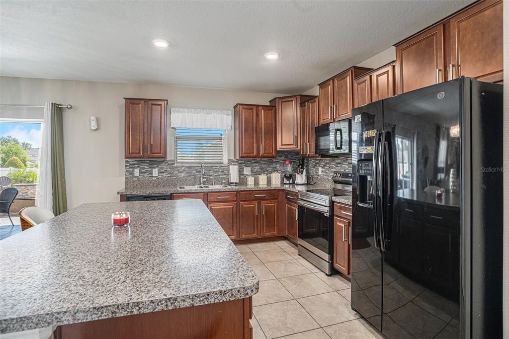 Recently Sold: $440,000 (4 beds, 2 baths, 2633 Square Feet)