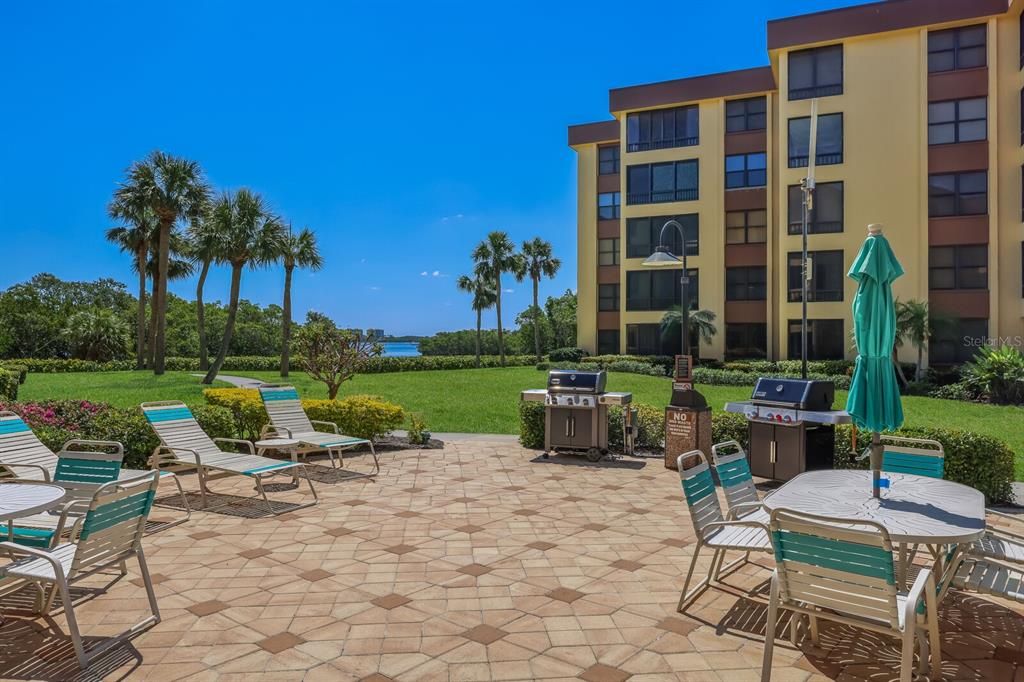 Recently Sold: $864,000 (2 beds, 2 baths, 1286 Square Feet)