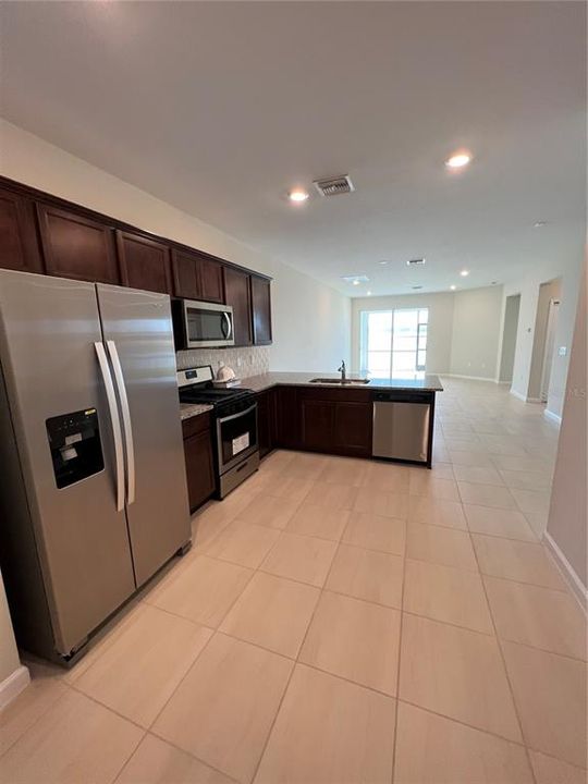 Active With Contract: $3,000 (2 beds, 2 baths, 1448 Square Feet)