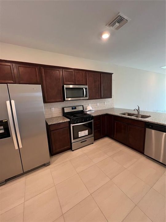 Active With Contract: $3,000 (2 beds, 2 baths, 1448 Square Feet)