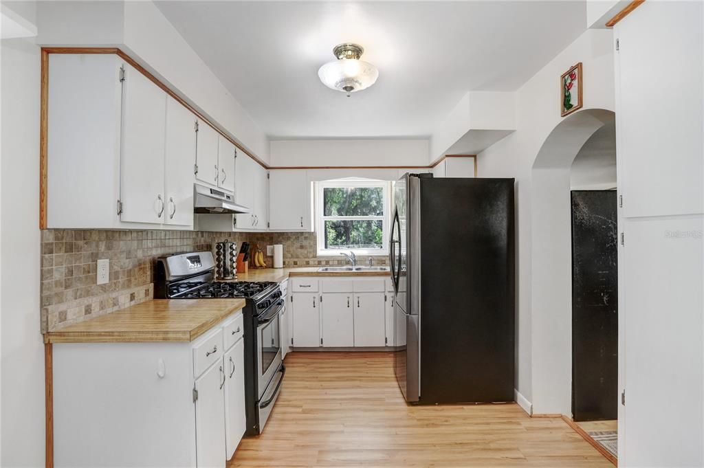 Recently Sold: $650,000 (2 beds, 2 baths, 1944 Square Feet)