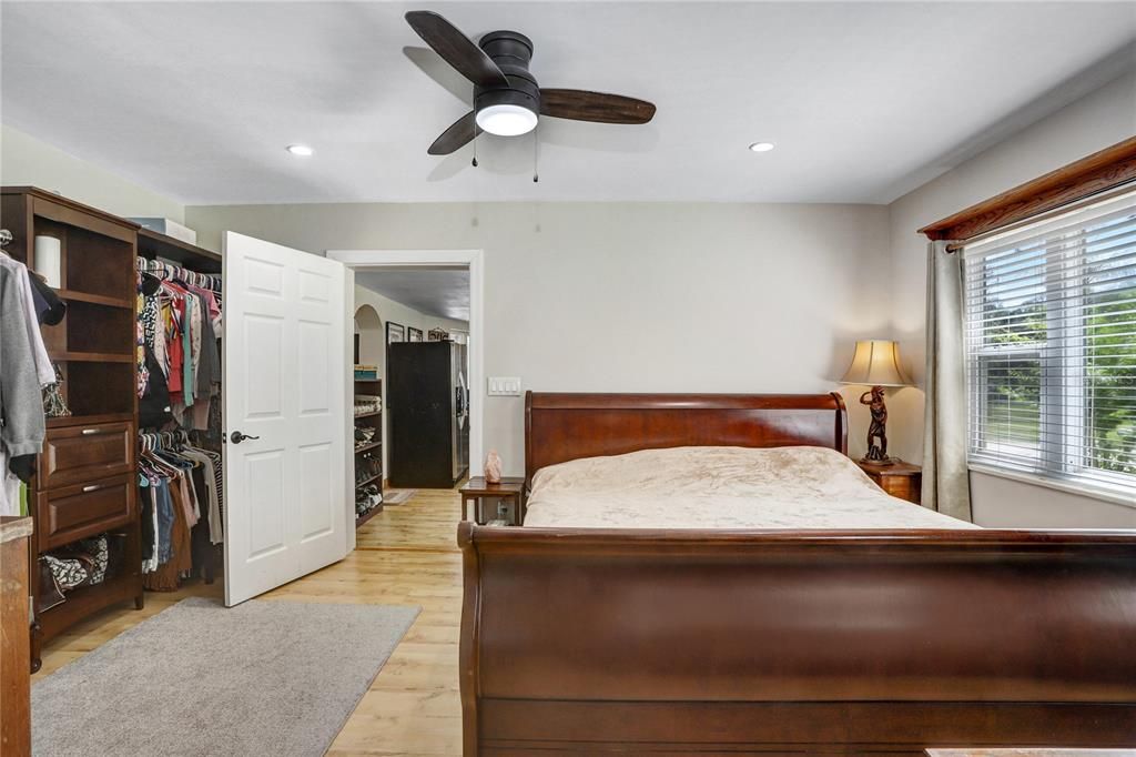 Vendido Recientemente: $650,000 (2 camas, 2 baños, 1944 Pies cuadrados)