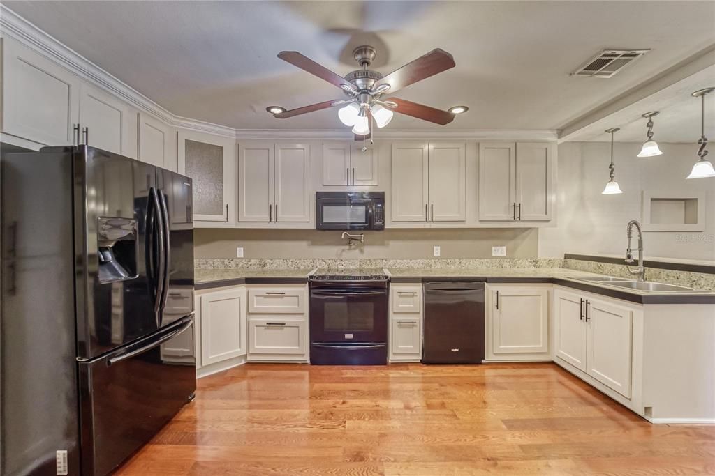 Recently Sold: $315,000 (3 beds, 1 baths, 975 Square Feet)