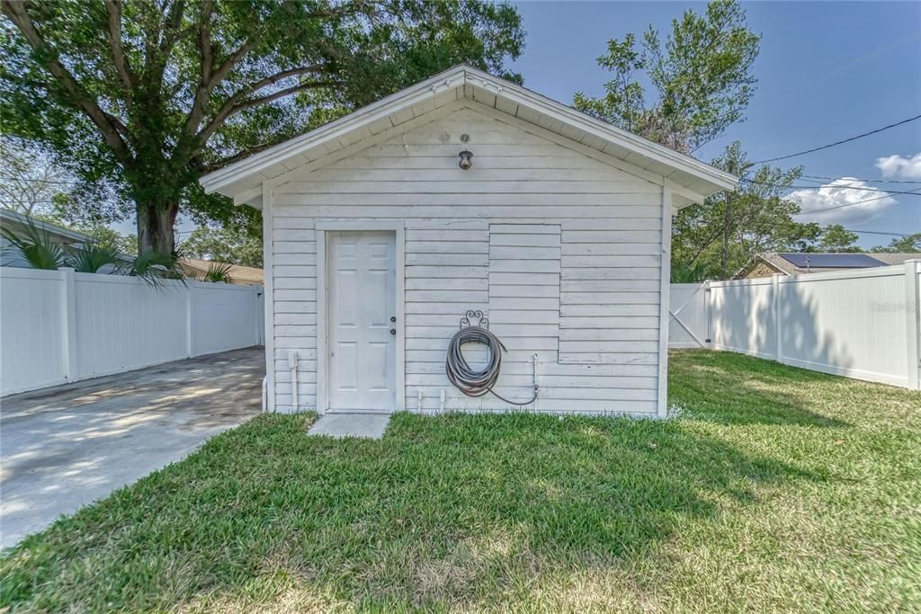 Recently Sold: $315,000 (3 beds, 1 baths, 975 Square Feet)