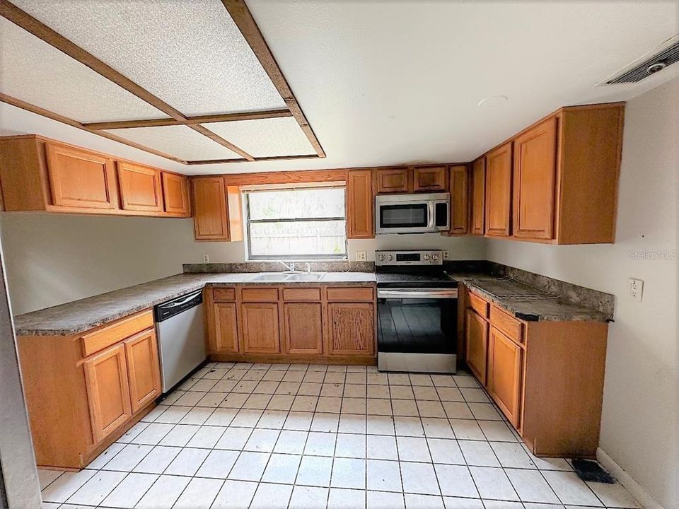 Recently Sold: $260,000 (3 beds, 2 baths, 1594 Square Feet)
