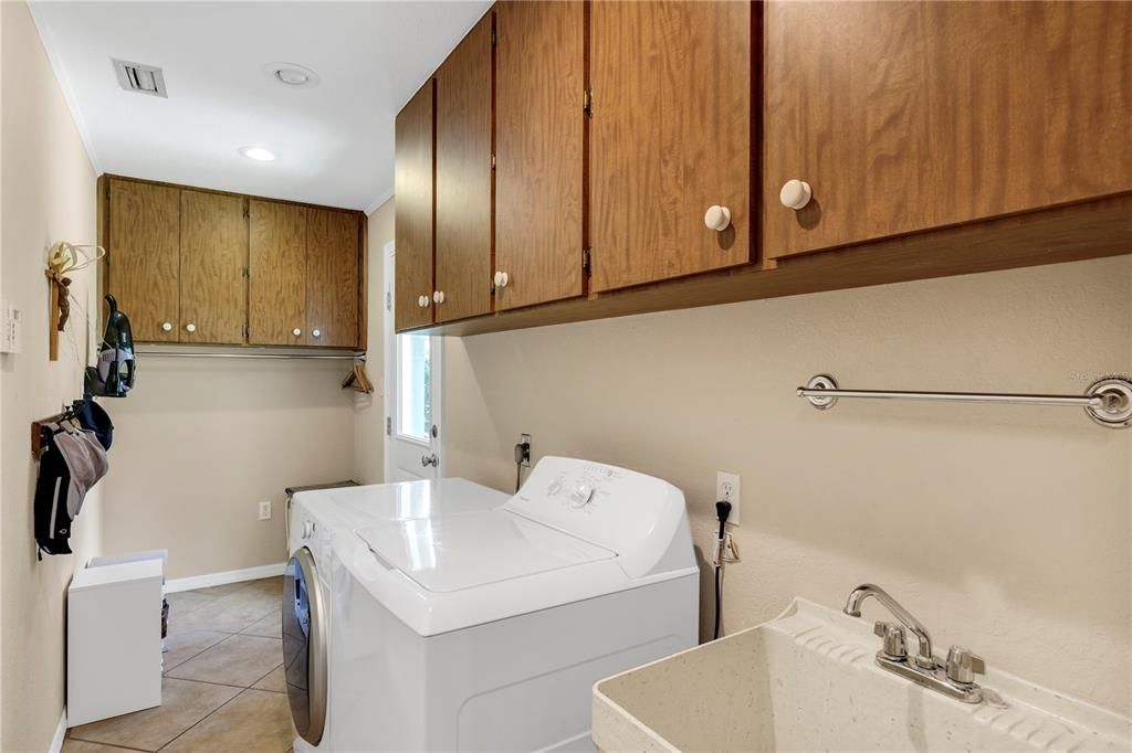 Recently Sold: $465,000 (3 beds, 2 baths, 2171 Square Feet)