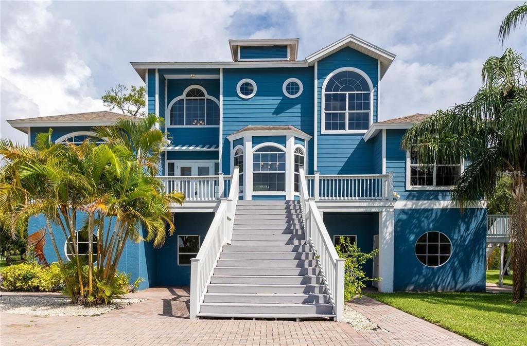 Recently Sold: $699,500 (4 beds, 2 baths, 2648 Square Feet)