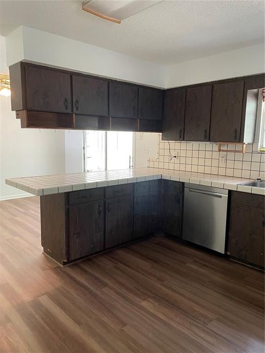 Vendido Recientemente: $199,000 (3 camas, 2 baños, 1456 Pies cuadrados)