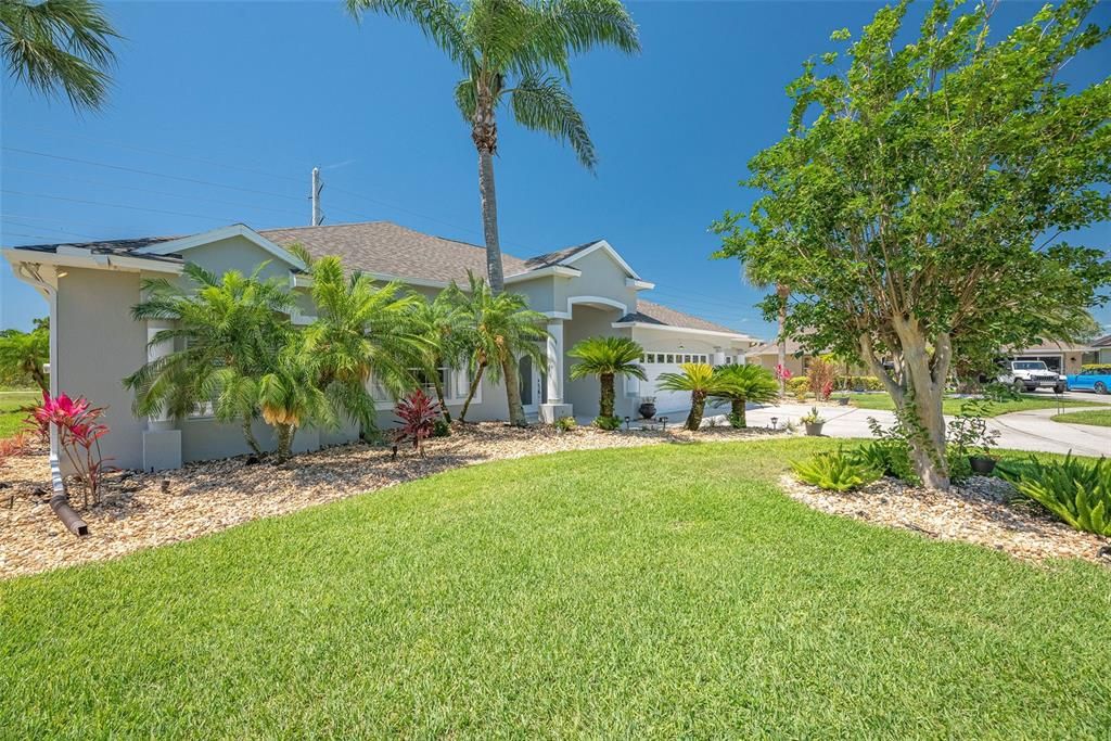 Recently Sold: $719,999 (4 beds, 3 baths, 2730 Square Feet)
