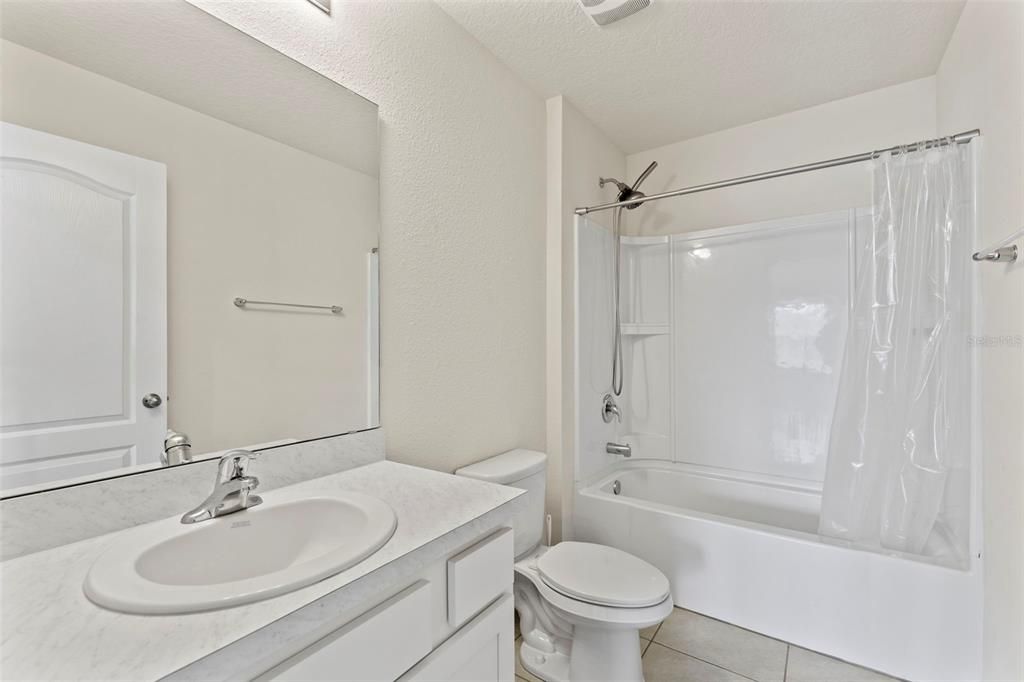 最近售出: $360,000 (4 贝兹, 2 浴室, 1940 平方英尺)
