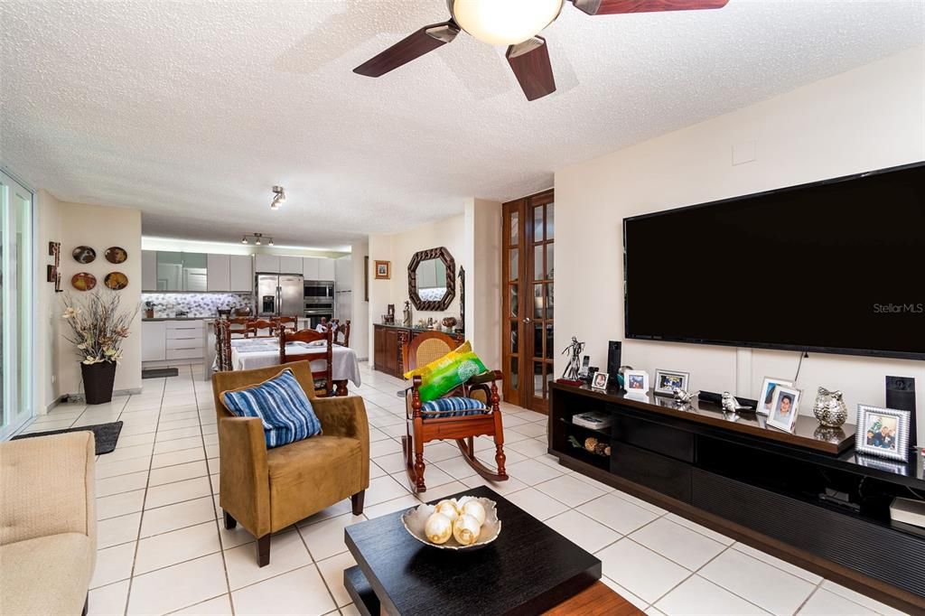 Recently Sold: $550,000 (4 beds, 2 baths, 2585 Square Feet)