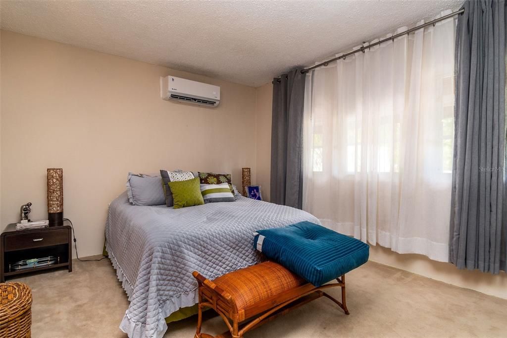 Vendido Recientemente: $550,000 (4 camas, 2 baños, 2585 Pies cuadrados)