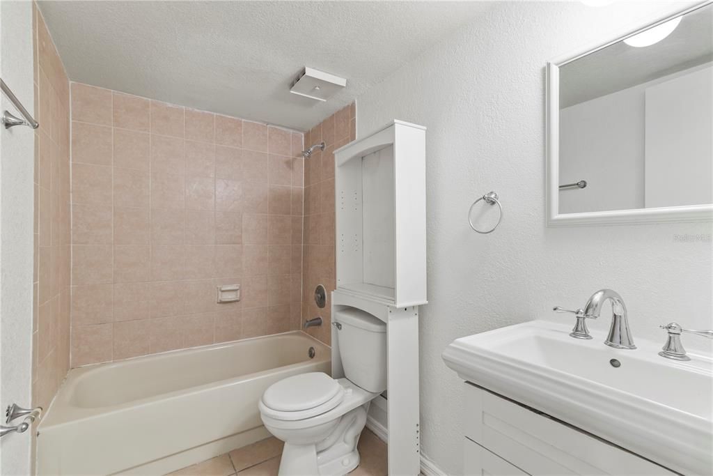 最近租的: $1,200 (2 贝兹, 2 浴室, 1232 平方英尺)