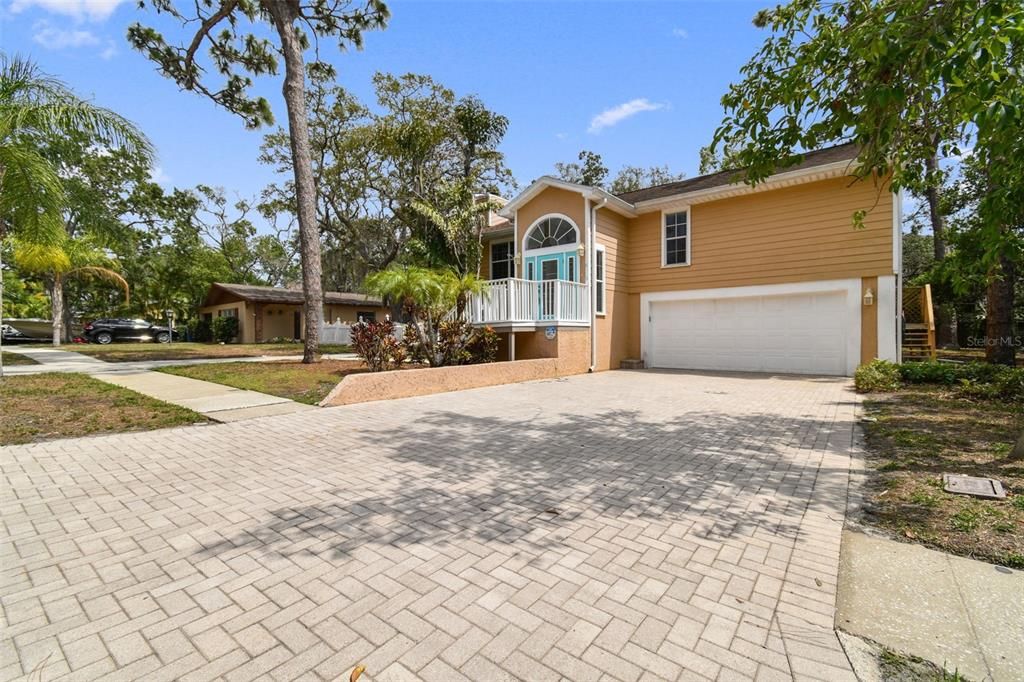 Recently Sold: $650,000 (4 beds, 3 baths, 1882 Square Feet)