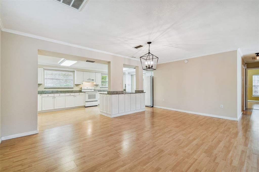 Recently Sold: $650,000 (4 beds, 3 baths, 1882 Square Feet)