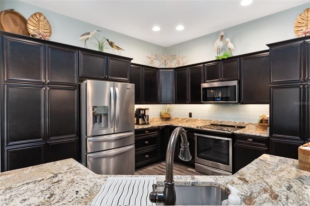 Recently Sold: $715,000 (3 beds, 3 baths, 1941 Square Feet)