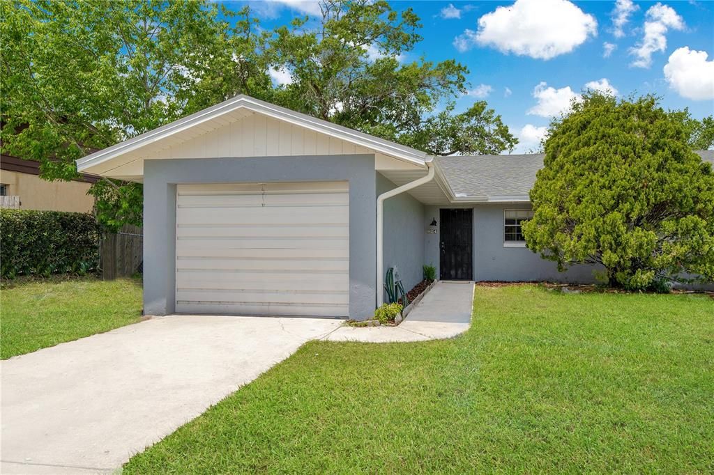 Recently Rented: $1,900 (3 beds, 2 baths, 1136 Square Feet)