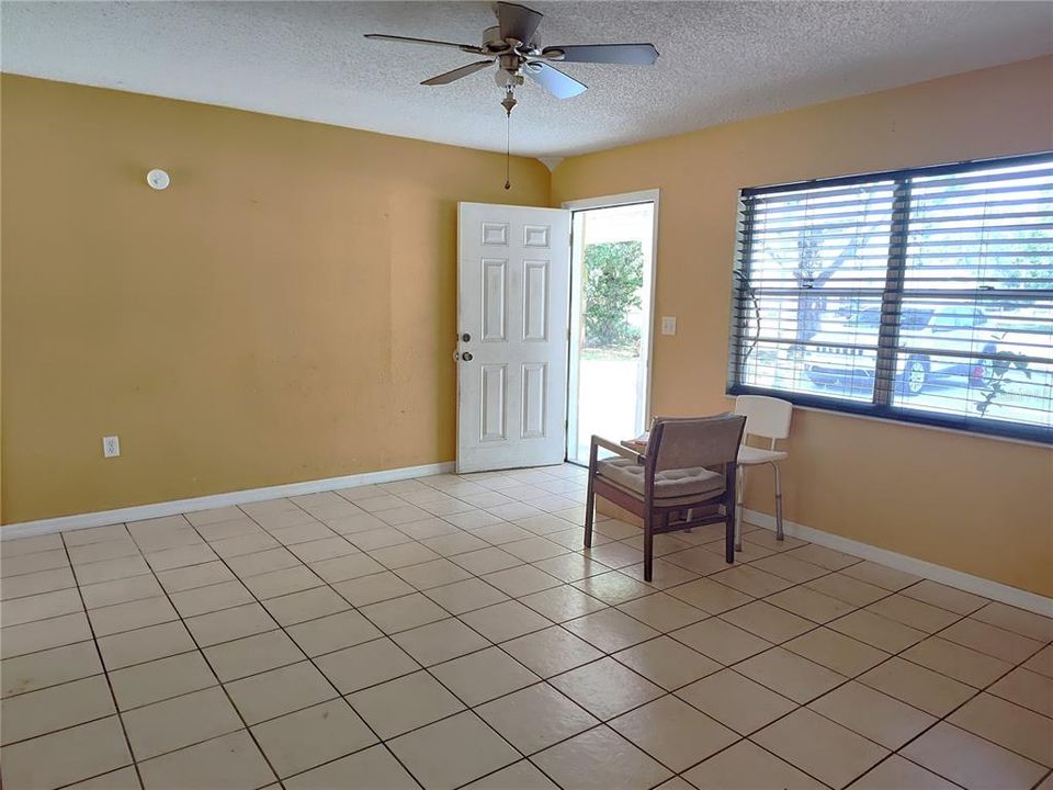 Recently Sold: $229,000 (3 beds, 1 baths, 955 Square Feet)