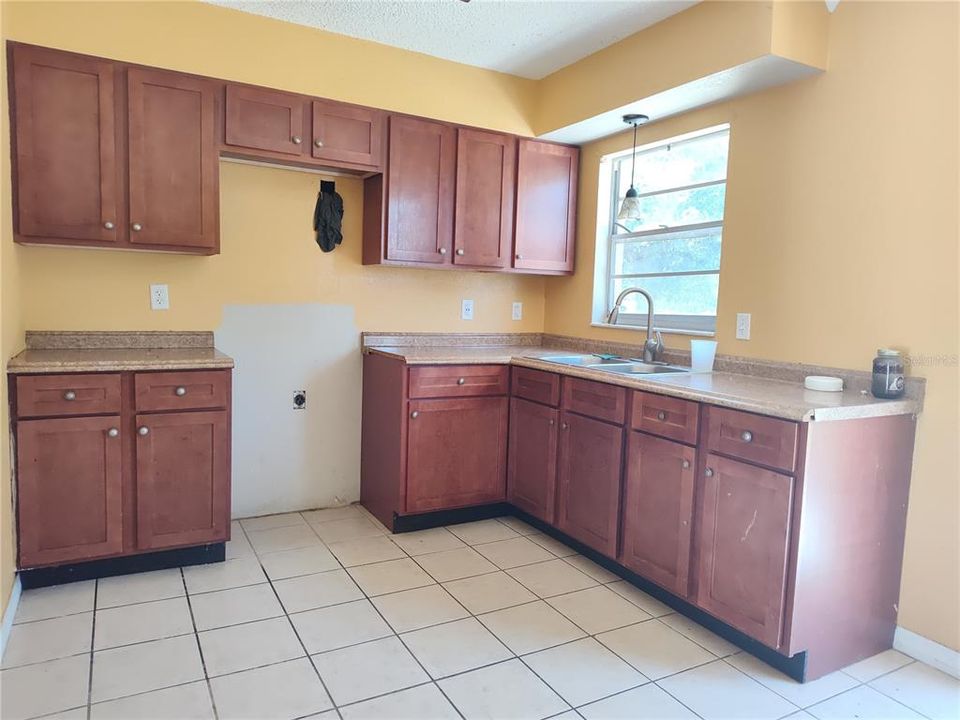 Recently Sold: $229,000 (3 beds, 1 baths, 955 Square Feet)