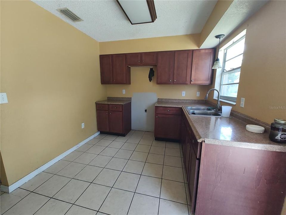 Recently Sold: $229,000 (3 beds, 1 baths, 955 Square Feet)