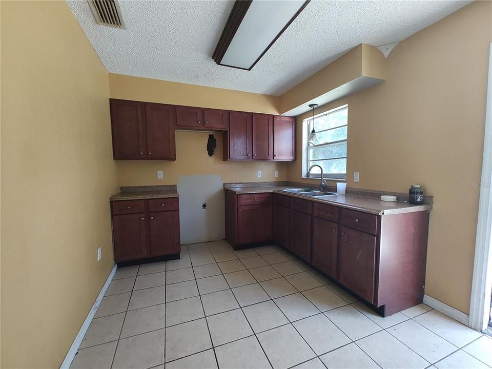 Recently Sold: $229,000 (3 beds, 1 baths, 955 Square Feet)