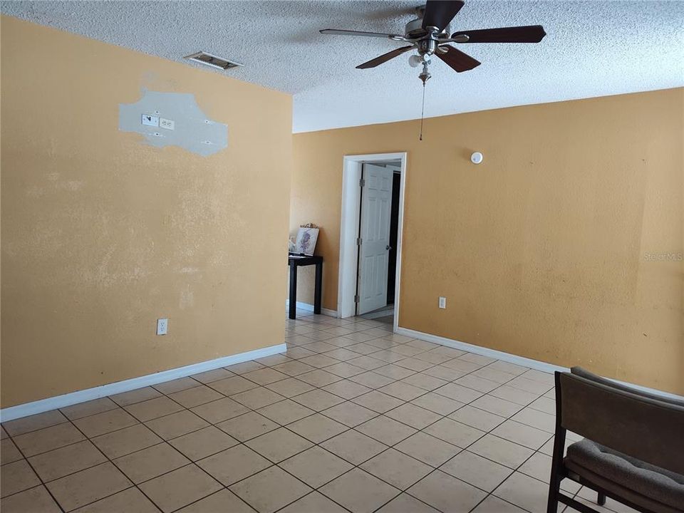 Recently Sold: $229,000 (3 beds, 1 baths, 955 Square Feet)