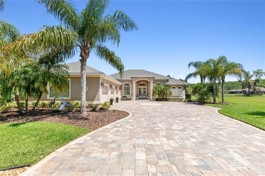 Recently Sold: $1,300,000 (3 beds, 3 baths, 3104 Square Feet)