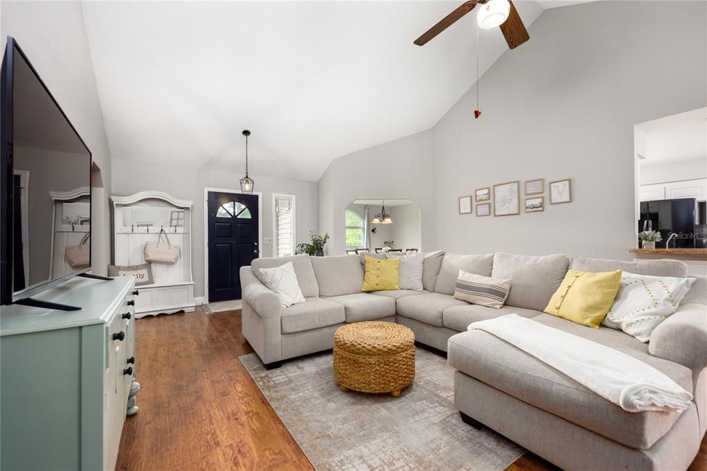 Recently Sold: $465,000 (3 beds, 2 baths, 1920 Square Feet)