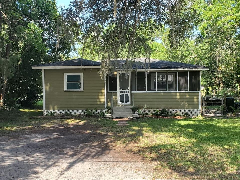 Recently Sold: $174,900 (2 beds, 1 baths, 916 Square Feet)