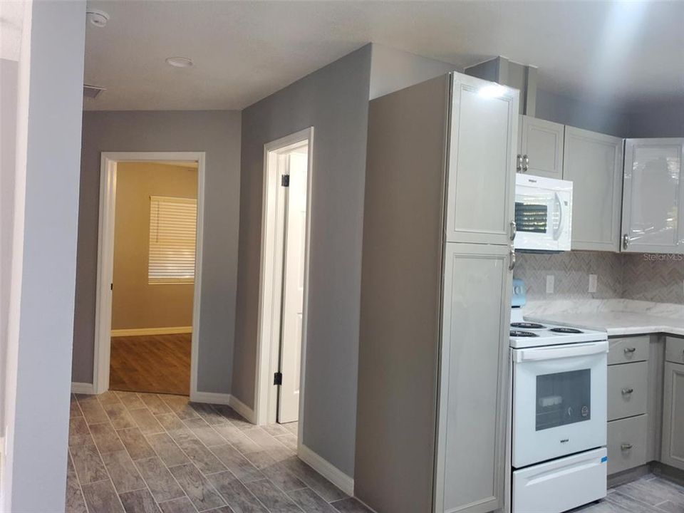 Recently Rented: $1,450 (2 beds, 1 baths, 896 Square Feet)