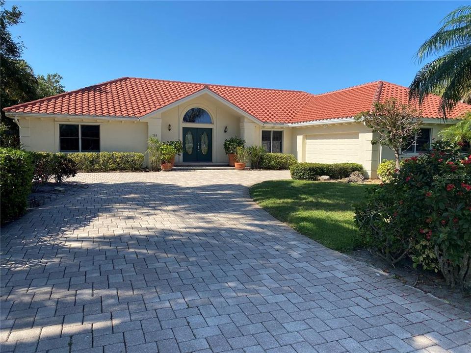 Recently Sold: $2,300,000 (4 beds, 3 baths, 2982 Square Feet)