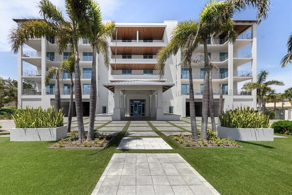 Welcome to Infinity on Longboat Key.