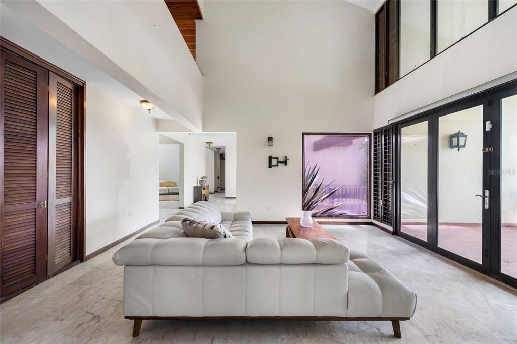 Recently Sold: $650,000 (5 beds, 5 baths, 8500 Square Feet)