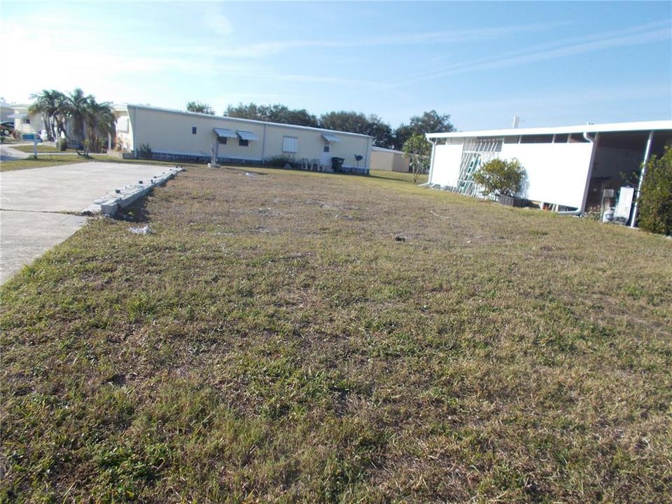 待售: $5,900 (0.12 acres)