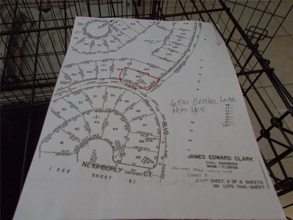 待售: $5,900 (0.12 acres)