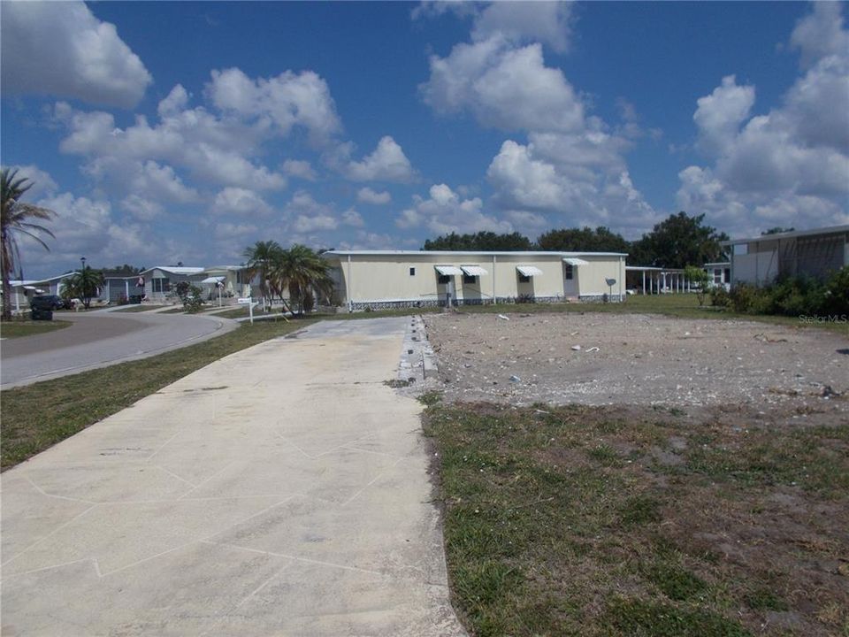 待售: $5,900 (0.12 acres)