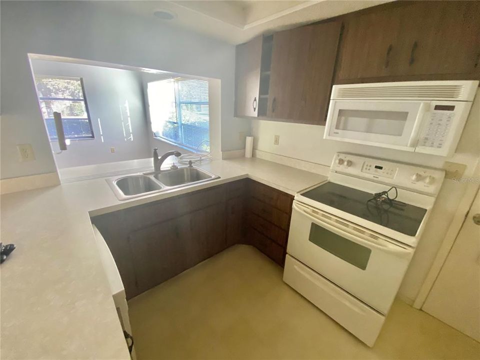 Recently Rented: $1,650 (2 beds, 2 baths, 1221 Square Feet)