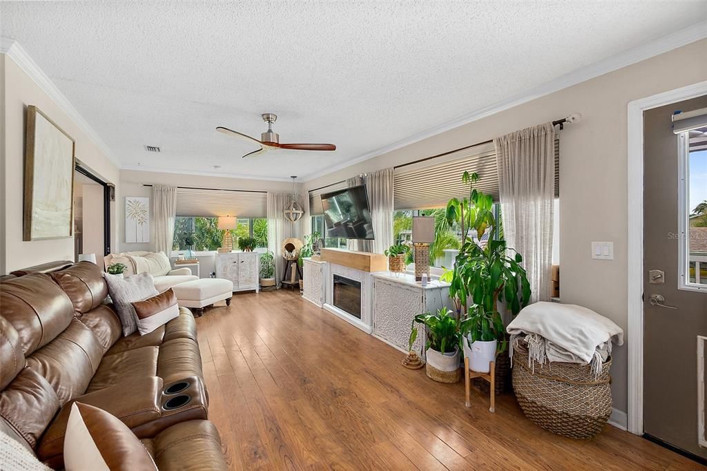 Recently Sold: $575,000 (2 beds, 2 baths, 1750 Square Feet)